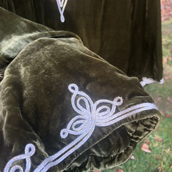 Green Velvet Jacket with White Embroidery - Picture 6 of 11